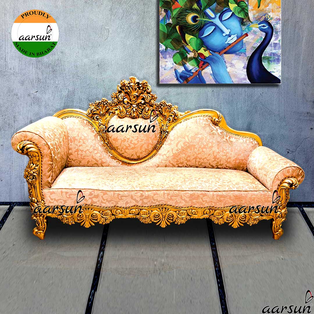 टीक में हस्तनिर्मित एंटीक गोल्ड पेंट में ग्रैंड डबल नक्काशीदार दीवान काउच